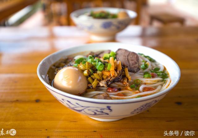 婆婆每天給我留早餐,一天提前起床,看到桌上三碗米粉,我愣住了