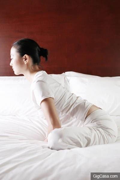 速看!臨睡前「這一招」全身酸痛都沒了!尤其「第二個動作」一定要學,實在太驚人了...