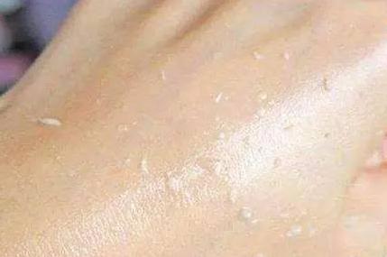 洗澡的時候從你身上搓出來的「泥」到底是什麼?「真相」嚇人一大跳!