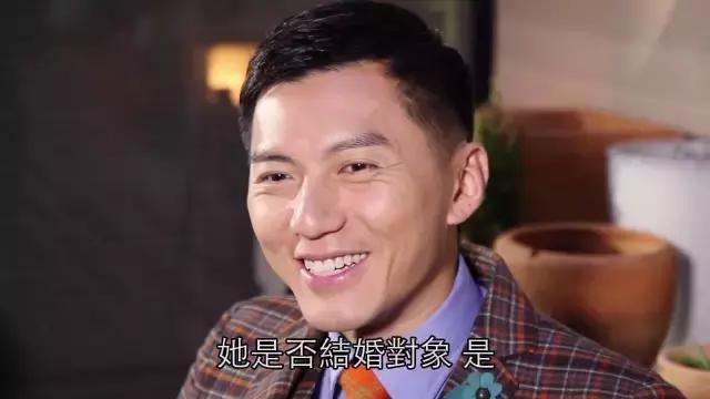 他曾被質疑上位即棄糟糠女友，如今日久生情秘戀富家港姐！