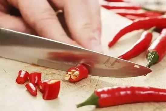 上廁所拉不出？把那兒拍三下就通了！！