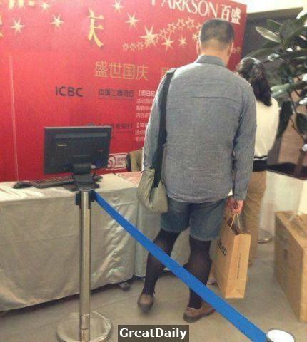36張圖讓我笑抽了！妹子你這是還沒爽夠嗎...隔壁的都大叔都快流鼻血了！才第一張就讓我看掉下巴！