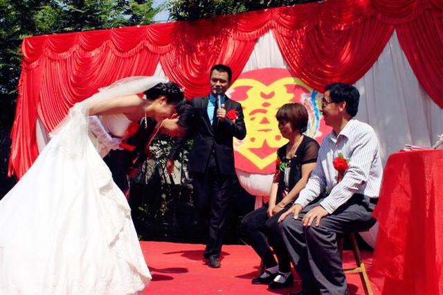 弟弟結婚，媽給他買房，我結婚媽只給我一封信，拆開後我痛哭流涕