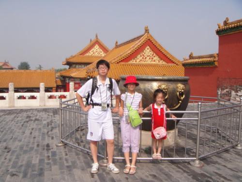 我與大哥五年沒聯繫,遇難後找他借兩萬應急,查餘額我錯愕不已