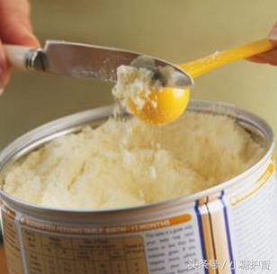 你知道「奶粉勺上有洞洞」是為何嗎？他分享「各種勺子正確用法」...原來是這麼一回事！