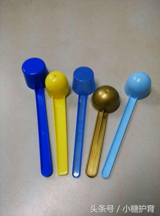 你知道「奶粉勺上有洞洞」是為何嗎？他分享「各種勺子正確用法」...原來是這麼一回事！