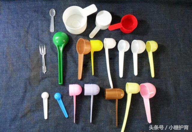 你知道「奶粉勺上有洞洞」是為何嗎？他分享「各種勺子正確用法」...原來是這麼一回事！