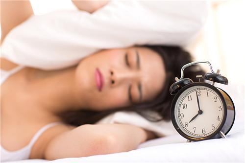最佳入睡時間：晚上11時，警惕5種失眠危害大 