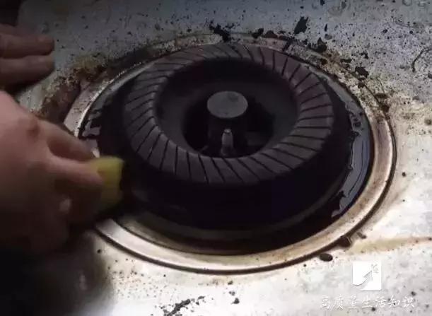 牙膏裡加進啤酒居然這麼厲害，家家戶戶都需要，一年省下不少錢！