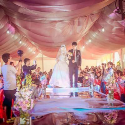 離婚後聽說前妻嫁了個農民，我幸災樂禍帶老婆去看笑話，婚禮現場我傻了！