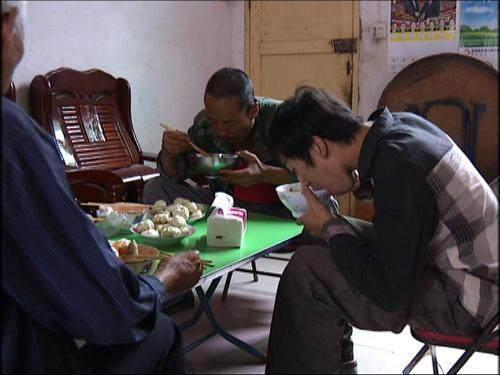 因為要為家裡還債，無奈嫁給植物人老公，結婚後才發現我嫁對人了