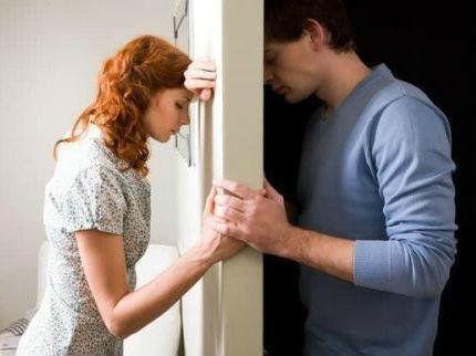 我懷孕老公說怕碰到我要分開睡，晚上去廁所，第二天我把孩子打了