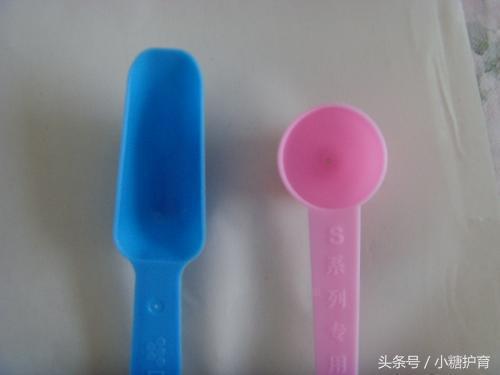 你知道「奶粉勺上有洞洞」是為何嗎？他分享「各種勺子正確用法」...原來是這麼一回事！