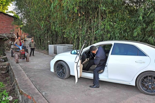 老人過完八十大壽第二天去世，留下一封信，打開一看子女痛哭流涕
