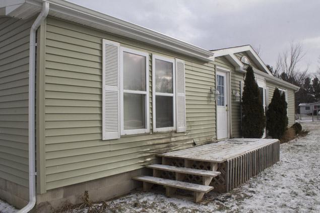 14歲男孩只與年幼弟妹在家,突傳來「急促敲門聲」,發生「驚險一幕」!當爸爸趕回家時,眼前的場景讓他此生難忘!