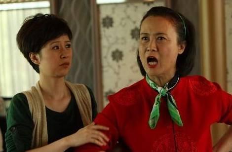 女兒結婚一個月就被趕出家門,親家拿出一張紙,我自扇耳光!