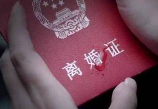 侄子接我過去住，侄媳婦熱情歡迎，進門侄子拿出一雙「舊拖鞋」給我穿，我激動落淚... -