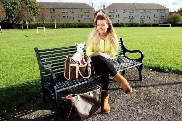 她17歲就因中獎而成為最年輕的「百萬富翁」，但她現在的生活卻「徹底崩潰」了！！！