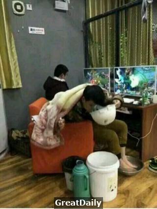 36張圖讓我笑抽了！妹子你這是還沒爽夠嗎...隔壁的都大叔都快流鼻血了！才第一張就讓我看掉下巴！