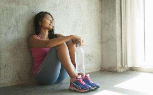 小舅子借走10萬五年沒還，他結婚我給個薄紅包，他成全村笑柄