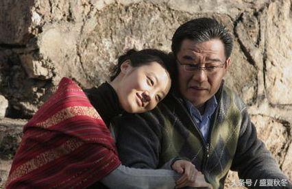 閨女找了一老頭，我被村裡人恥笑，女兒帶回老頭，我笑的合不攏嘴