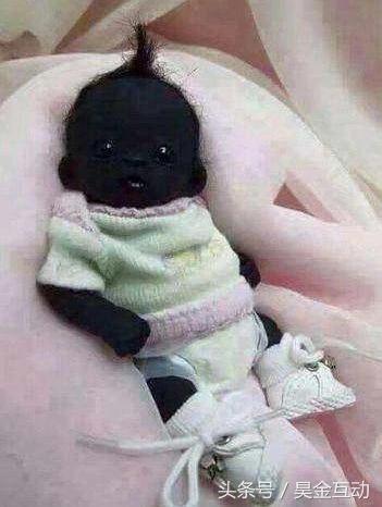 直擊世界上最黑的嬰兒，晚上竟還有特異功能？如今長大變這樣...網友全都笑到肚子疼