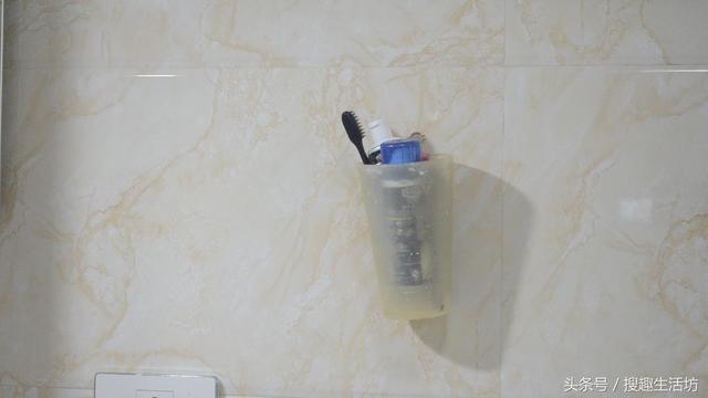 才知道衛生間粘個長尾夾的好處，真是太實用了，家家戶戶都用得著