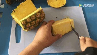 不削皮，不挖眼，一分鐘快速切好一整個菠蘿！真是太省力了！