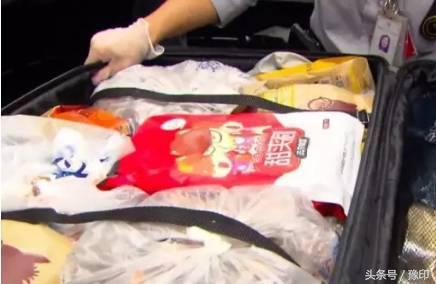 臉發燙：中國大媽過澳洲海關被攔，行李箱一開成了所有人的噩夢