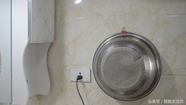 才知道衛生間粘個長尾夾的好處，真是太實用了，家家戶戶都用得著