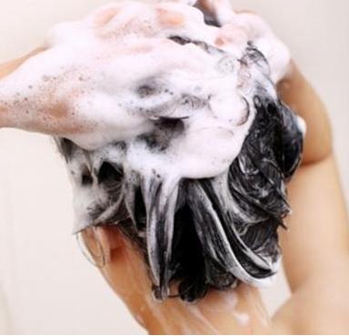 頭髮剛浸濕就抹洗髮水？難怪了....你頭髮永遠油垢味很重！洗頭5大禁忌你犯了多少！