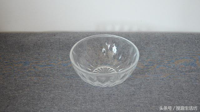 手指被紮了刺」用針都挑不出來？水裡加點「它」泡一泡，讓刺自己跑出來...... 	