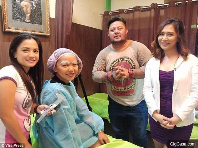 女子太想清粉刺沒看說明書，撕下麵膜後「之後照」讓網友為她默哀...