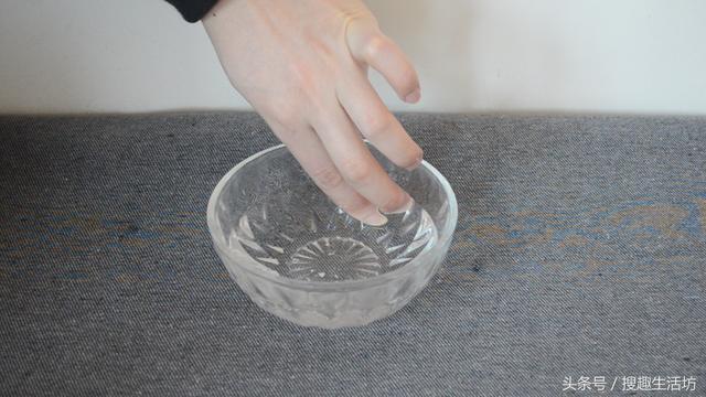 手指被紮了刺」用針都挑不出來？水裡加點「它」泡一泡，讓刺自己跑出來...... 	