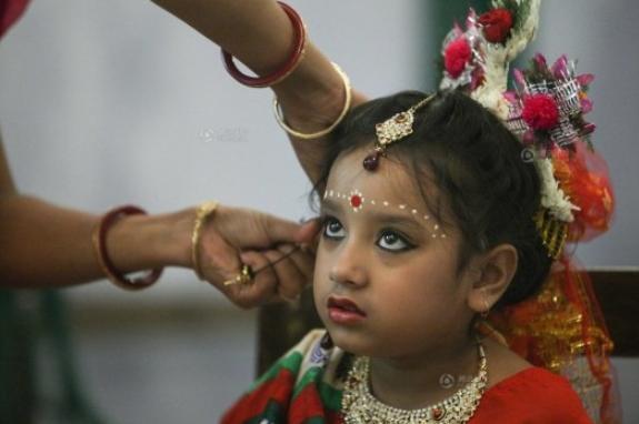 她們被稱為「聖女」，10歲開始就供給高僧享用，終生為玩物