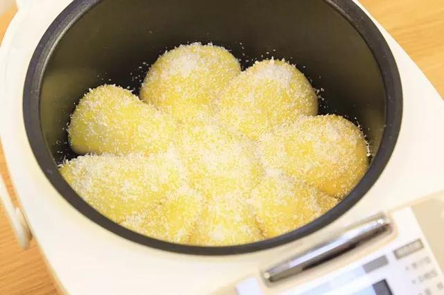 一斤麵粉半碗牛奶,比饅頭松軟10倍的高級麵食,孩子一次能吃5個