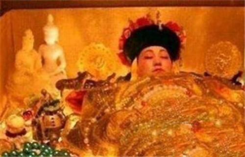 慈禧找來100個小孩隻為滿足這一願望，專家挖開慈禧墓後崩潰了
