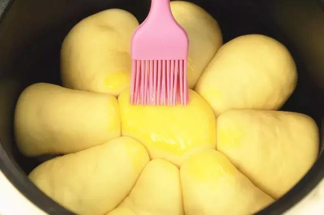 一斤麵粉半碗牛奶,比饅頭松軟10倍的高級麵食,孩子一次能吃5個