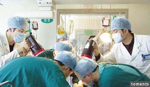 孕婦產房分娩就在嬰兒快出來時護士看見嬰兒的頭部徹底的傻眼了