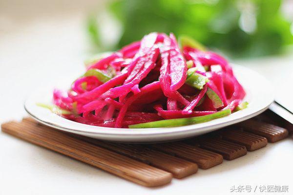 「火龍果皮」別急著丟！榨成汁和著麵，營養通通吃下肚！ 