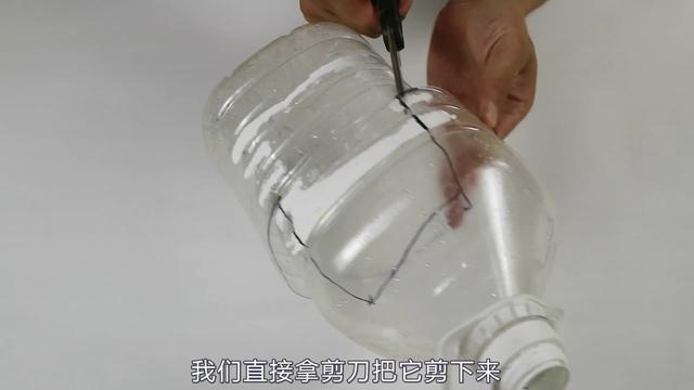 家裡空油桶可千萬別扔，簡單一改造，解決了千家萬戶廚房裡的難題