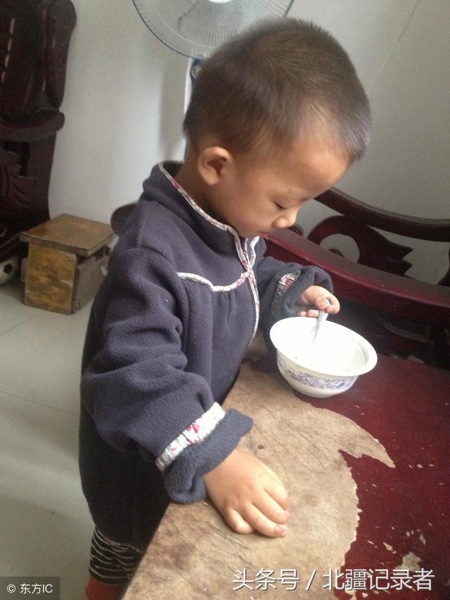 感動！深度昏迷媽媽成功產子，兩年後兒子嘴對嘴喂食又救活了母親