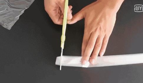 食物吃完「塑膠袋」別急著丟,她剪一刀塞進「浴室排水孔」後...尤其女孩子一定要學