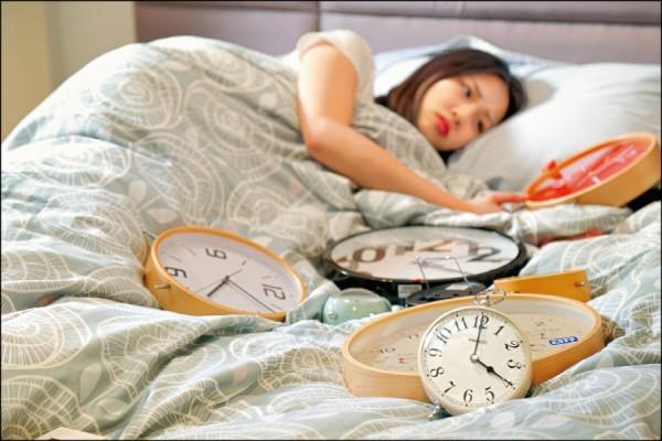 「失眠」又分成入睡困難與時睡時醒兩大類，而長期睡眠不足可能會導致「嗜睡」，意即該清醒的時間仍然不斷打盹。（記者陳宇睿／攝影）