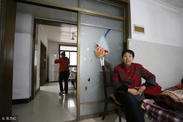 公婆說沒錢給我們買房，卻轉身送了小叔子一套，知道後我打算悔婚