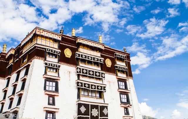 遠嫁兩年沒回家,買房媽轉來20萬,打電話回家,我高興不起來了