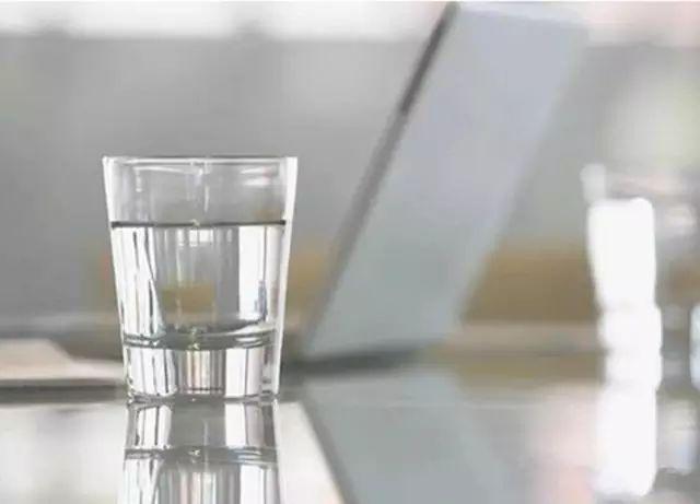 不喝飲料，喝足水，30天後你的身體會有怎樣的改變？