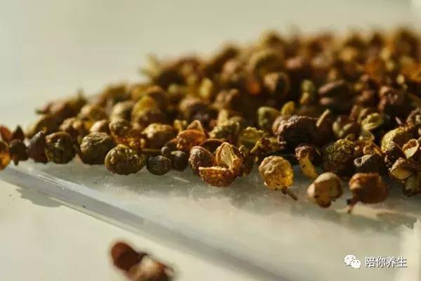 洗腳水裡放這些,分分鐘逼出體內濕氣