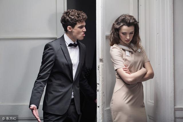 遠嫁兩年沒回家,買房媽轉來20萬,打電話回家,我高興不起來了