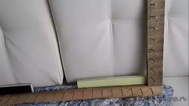 外國婦女真會玩，把毛線在釘子上簡單一繞，家裡麵地墊座墊就有了